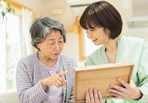 故人様が好きだったものや思い出の品を選ぶ
